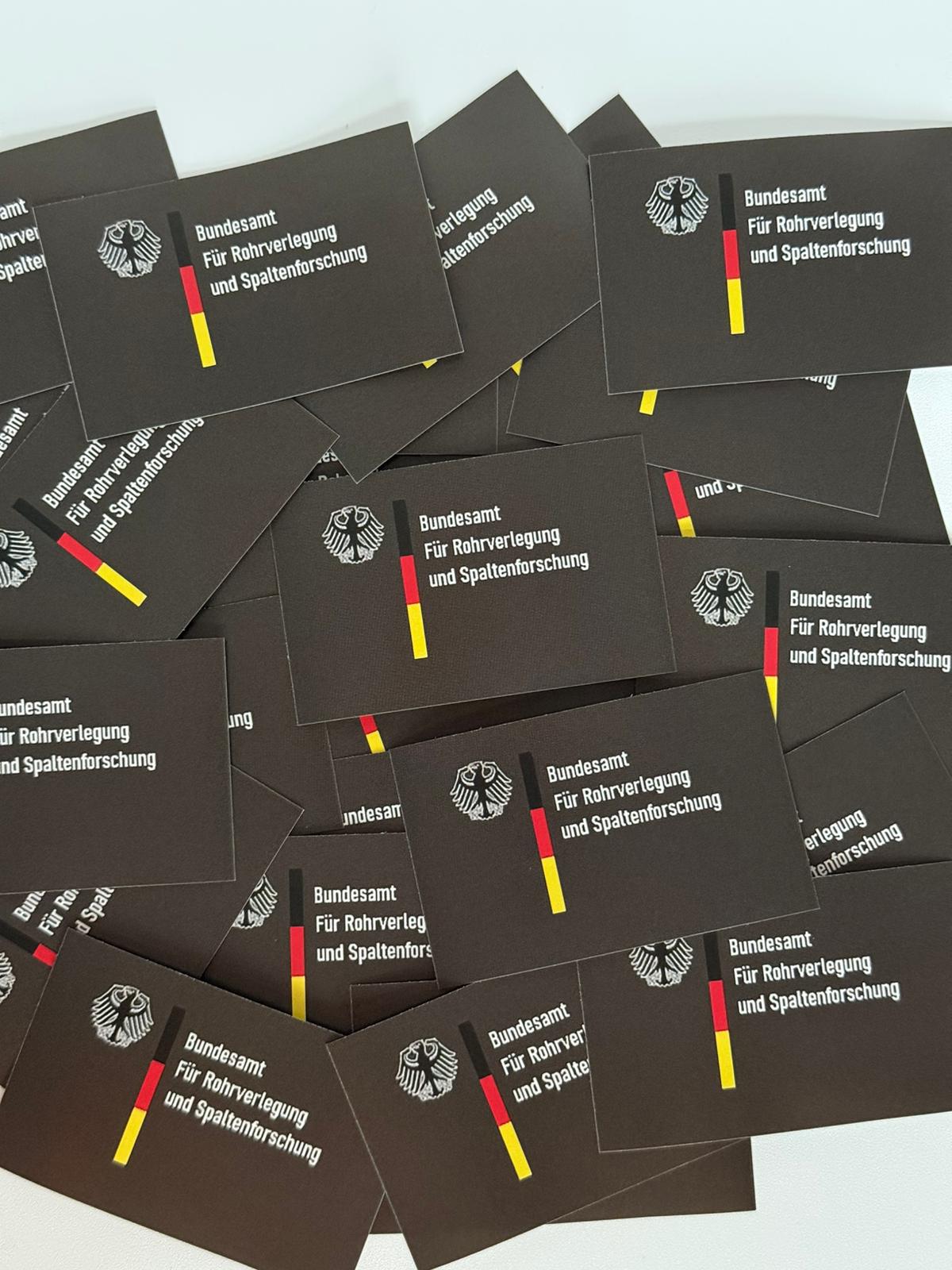 Aufkleber Rohrverlegung und Spaltenforschung